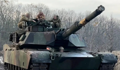 Xe tăng M1A1 Abrams Ukraine nhận được của Mỹ tại mặt trận tháng 2/2024. Ảnh: Xinhua.