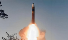 Ấn Độ phóng thử nghiệm tên lửa Agni-5 phiên bản mới mang nhiều đầu đạn. Ảnh: Thepaper.