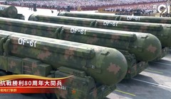 Đội hình tên lửa đạn đạo chiến lược DF-61 tại cuộc duyệt binh. Ảnh: HK01.