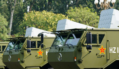 Xe chở hệ thống HQ-10A tham gia duyệt binh. Ảnh: QQnews.