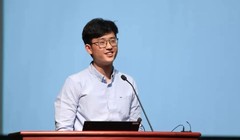 Diêu Thuận Vũ thuyết trình tại một diễn đàn công nghệ. Ảnh: Sina.