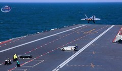 Máy bay tiêm kích tàng hình J-35 cất cánh bằng máy phóng điện từ. Ảnh: Xinhua.