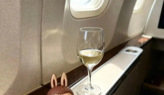 Một ảnh chụp khoang hạng nhất hãng bay 5 sao như thế này có giá vài trăm tệ. Ảnh: Worldjournal.