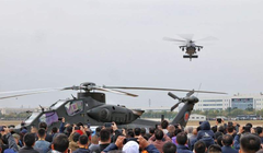 Máy bay trực thăng tấn công đa năng Z-20T gây được sự chú ý đặc biệt. Ảnh: BJnews.