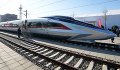 Đoàn tàu cao tốc CR450 nhanh nhất thế giới Trung Quốc đang chạy thử nghiệm. Ảnh: Singtao.