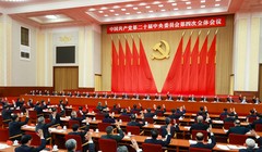 Hội nghị biểu quyết thông qua quyết nghị của kỳ họp. Ảnh: Xinhua.