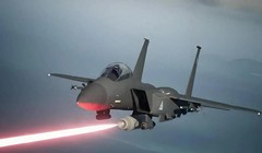 Hình ảnh mô phỏng pod laser trên tiêm kích J-11B hoạt động tiêu diệt mục tiêu. Ảnh: Sohu.