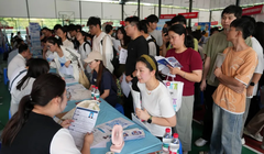 Hiện nay cơ hội việc làm cho các sinh viên tốt nghiệp ngành Máy tính vốn rất "hot" đã trở nên khó khăn không ngờ. Ảnh: Xinhua.