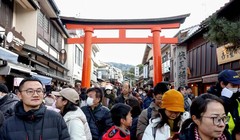 Du khách Trung Quốc du lịch tự túc tới Nhật vẫn rất đông. Ảnh: Creaders.