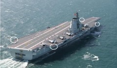 Vị trí lắp đặt các tổ hợp vũ khí chống người nhái trên tàu sân bay Phúc Kiến. Ảnh: QQnews.