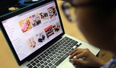 Nhiều kẻ xấu giả danh shipper lừa tiền người mua hàng online. Ảnh: Vietnamnet.