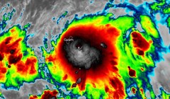 Áp thấp nhiệt đới gần Philippines đã mạnh lên thành bão Bebinca và liên tục tăng cấp dữ dội, có thể trở thành cuồng phong (Ảnh: Met Office Storms).