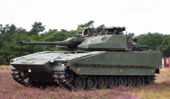 Một chiếc xe thiết giáp Strf9040C của quân đội Thụy Điển. Ảnh Wikimedia.