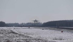 Tiêm kích đa nhiệm Su-35S xuất kích. Ảnh minh họa Izvestia.