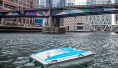 Robot dọn rác mặt nước WasteShark ở London. Ảnh EuroNews