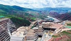 Nhà máy thủy điện Maerdang nằm trên độ cao 5000 mét so với mực nước biển. Ảnh China Daily.