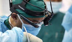 Kính thực tế tăng cường Google Glass Enterprise, năm 2017. Ảnh minh họa CNBC