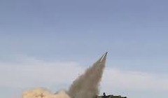 Quân đội Ukraine sử dụng thiết bị quét mìn M-58 MICLIC do Mỹ sản xuất. Ảnh Military Ukraine. 