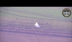 Pháo binh Ukraine pháo kích phá hủy, phá hỏng các thiết bị của hệ thống phòng không Nga ở Donbass. Ảnh video Flight Club.