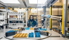 Yan Zeng, nhà khoa học tại Phòng thí nghiệm Quốc gia Lawrence Berkeley và phòng A-Lab. Ảnh Berkeley Lab.