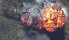 Quân đội Nga, sử dụng UAV tự sát Lancet-3 phá hủy, phá hỏng hàng loạt lựu pháo của lực lượng vũ trang Ukraine. Ảnh, Video: South Front. 