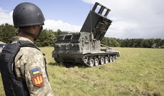 Na Uy và Vương quốc Anh đang hợp tác cung cấp cho Ukraine pháo phản lực tên lửa M270 (MLRS). Ảnh Military Ukraine.