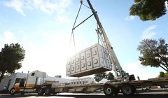 Vận chuyển hệ thống pin lưu trữ điện tái tạo EnerVenue. Ảnh EnerVenue
