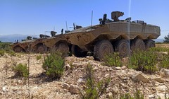 Nhóm xe thiết giáp bánh lốp Eitan tham gia diễn tập chiến đấu. Ảnh Video South Front