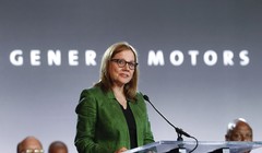 Giám đốc điều hành Mary Barra phát biểu trong buổi khai mạc các cuộc đàm phán hợp đồng với United Auto worker vào ngày 16/7/ 2019, tại Detroit. Ảnh AP / Paul Sancya.