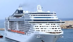 Một chiếc du thuyền sang trọng trên biển. Ảnh Scitech Daily