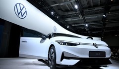 Xe Volkswagen ID.7 trong cuộc họp đại hội đồng cổ đông thường niên lần thứ 63 của Volkswagen AG tại Berlin, Đức, ngày 10/5/2023. Reuters/Annegret Hilse/File Photo