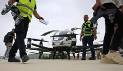 Sáng kiến Máy bay Không người lái Quốc gia của Israel ra mắt một chiếc UAV taxi tại Bệnh viện Hadassah ở Jerusalem ngày 13/9/2023. Ảnh: AFP