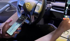 Nhà sản xuất xe điện Trung Quốc Nio ra mắt điện thoại thông minh đầu tiên. Ảnh Video Reuters