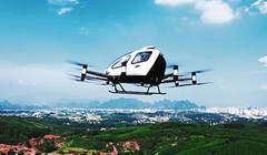 Máy bay cất hạ cánh thẳng đứng eVTOL của công ty EHang bay thử nghiệm. Ảnh EHang