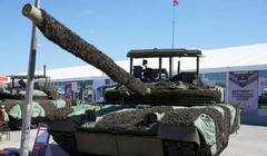 Xe tăng chủ lực T-80BVM Model 2023. Ảnh Army Recognition