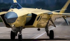 Máy bay tiêm kích tàng hình thế hệ 5 J-20. Ảnh Military Watch