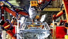 Một cánh tay robot đang làm việc tại nhà máy lắp ráp ô tô ở Thanh Đảo, tỉnh Sơn Đông, miền đông Trung Quốc. Ảnh: SCMP.