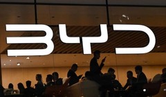 Logo BYD tại Triển lãm ô tô Bắc Kinh. Ảnh: SCMP.