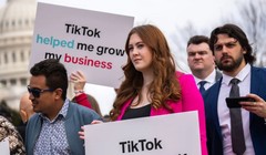 Những người ủng hộ TikTok đã tập trung tại Washington, DC để phản đối lệnh cấm của Mỹ. Ảnh: Business Insider.