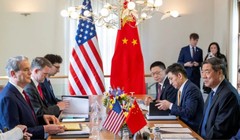 Phó Thủ tướng Trung Quốc Hà Lập Phong và Bộ trưởng Tài chính Mỹ Scott Bessent gặp nhau tại Geneva, Thụy Sĩ, vào ngày 10/5. Ảnh: Reuters.