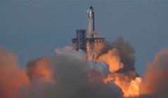 Phi thuyền Starship gắn với tên lửa đẩy Super Heavy được phóng lên từ bãi phóng của SpaceX ở bang Texas (Mỹ) ngày 26/8.