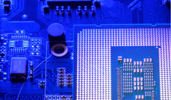 Donald Trump tiếp tục cân nhắc áp thuế đối với chất bán dẫn. Ảnh: Reuters.