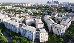 Người dân thu nhập thấp chỉ biết trông chờ vào nhà ở xã hội khi giá chung cư thương mại quá cao.