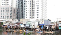 TP.HCM (cũ) vẫn còn hơn 39.600 căn nhà trên và ven 398 tuyến sông, kênh, rạch lớn nhỏ với 65.000 hộ gia đình.