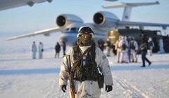 Bắc Cực đang âm thầm nhưng có sự mãnh liệt một chuộc chiến (Ảnh: Getty)