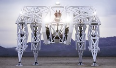 Chỉ cần một người để vận hành robot khổng lồ Prosthesis. Nguồn: Prosthesis Mech Racing