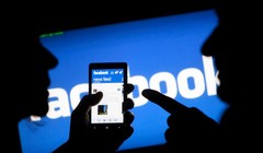 Trẻ em có nguy cơ trở thành nạn nhân của những "kẻ săn mồi" trên mạng xã hội. Nguồn: CBS News