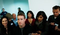 Mark Zuckerberg và Facebook đang vướng phải rắc rối chưa từng có. Nguồn: BI