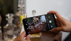 P20 Pro là smartphone đầu tiên trên thế giới với cụm 3 camera phía sau. Nguồn: CNET