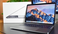 Hàng loạt máy MacBook Pro 13-inch không kèm TouchBar đang bị dính lỗi phồng pin. Nguồn: Mashable